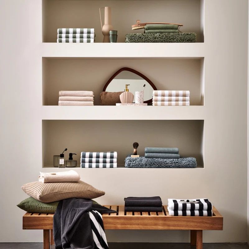 Verona stripes Off black 198 guesttowel 30x50