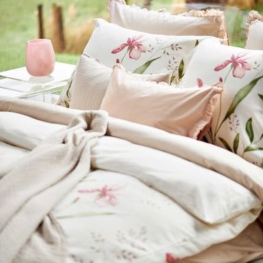 Serene flower Offwhite 320 1-persoons (140x200/220 + 1 sloop)