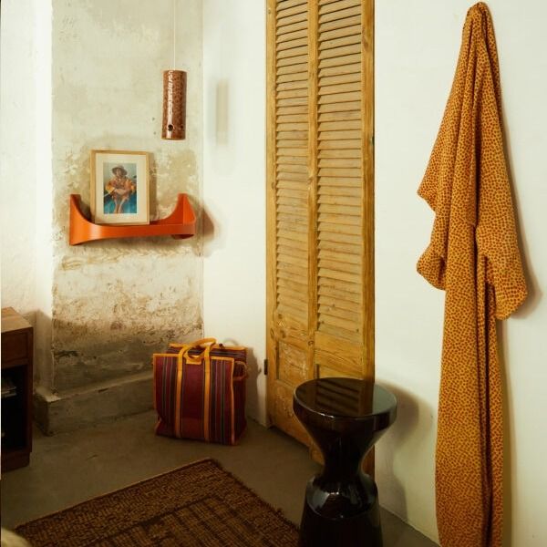 Retro shelf, orange