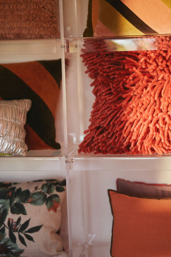 Rugged woolen cushion cherry red (50x50cm)