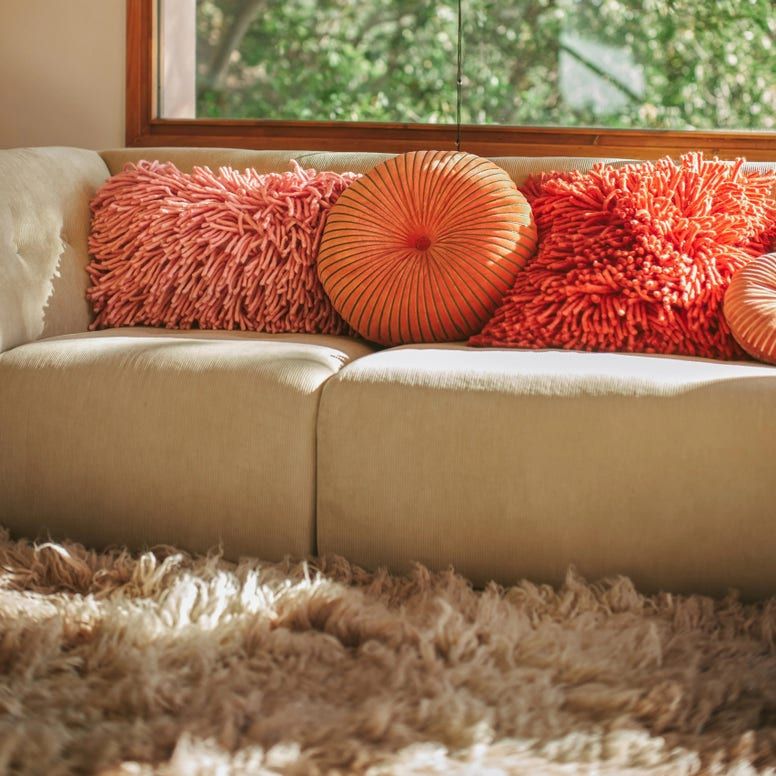 Rugged woolen cushion pink (70x45cm)