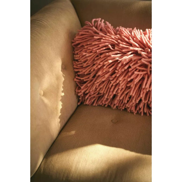 Rugged woolen cushion pink (70x45cm)