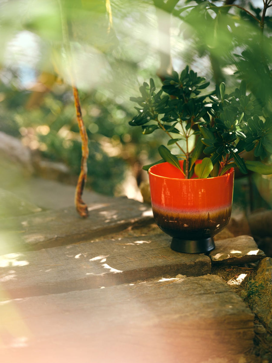 Retro flower pot cherry red
