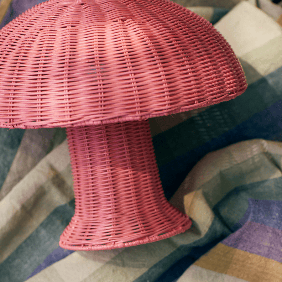 Rattan table lamp blush