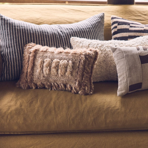 Natural furry cushion (40x25cm)