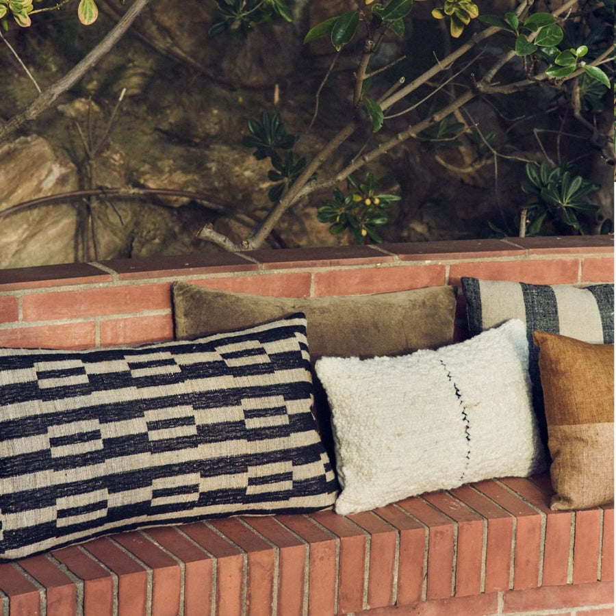 Natural monochrome cushion (70x40cm)