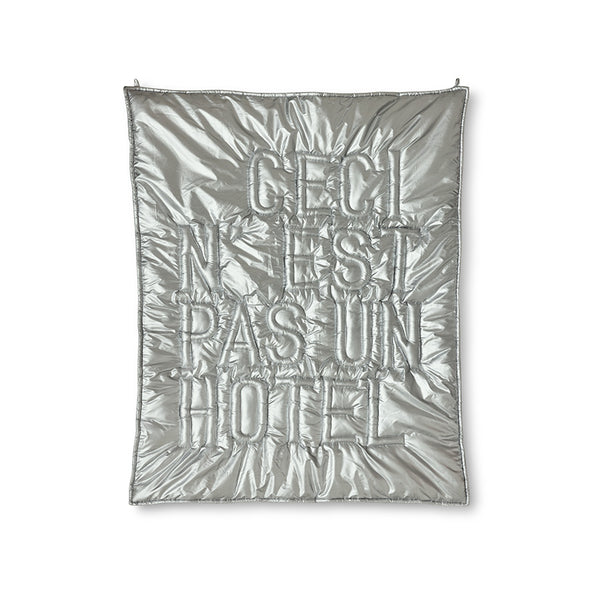 Wanddecoratie 'Ceci n'est pas un hôtel'