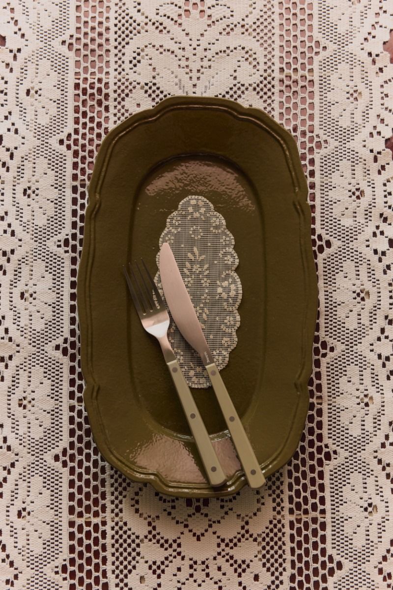 New classics: serving tray, olive