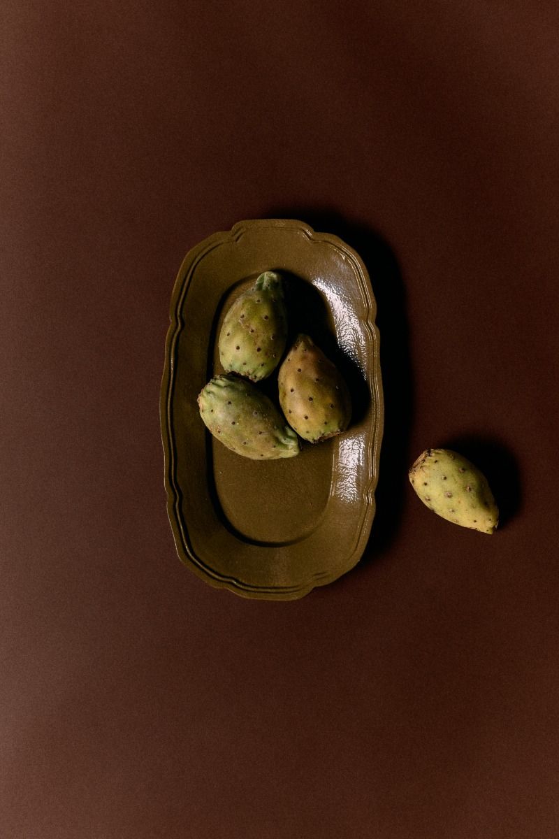 New classics: serving tray, olive
