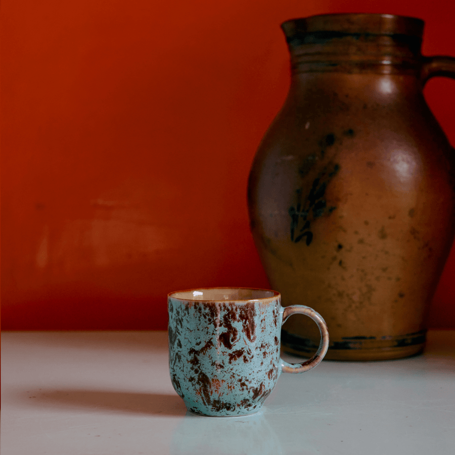 70s ceramics: café mug, patina