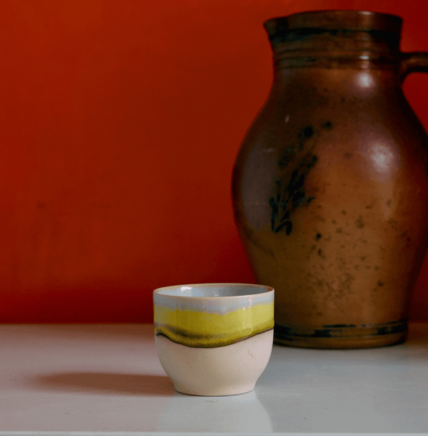 70s ceramics: café cup, glint
