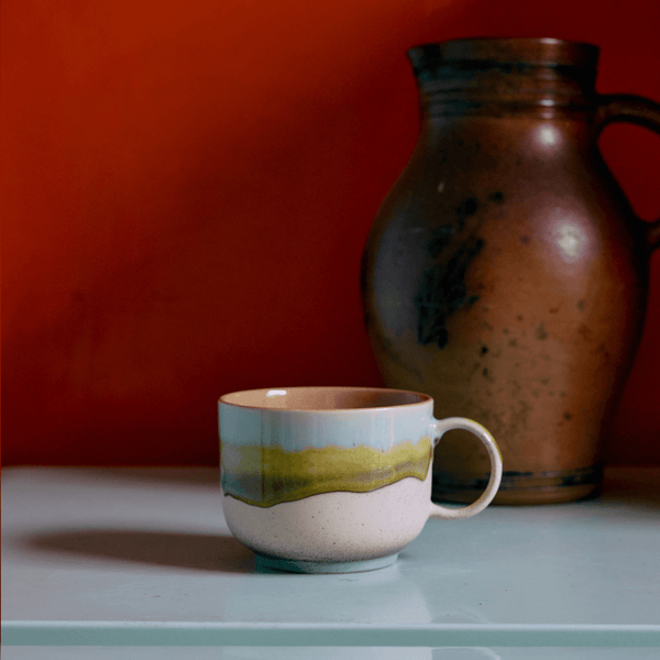 70s ceramics: tea cup, glint