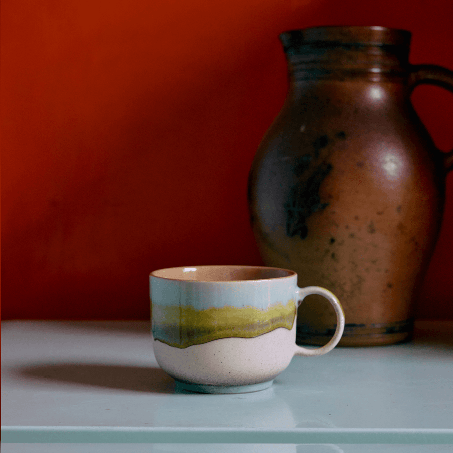 70s ceramics: tea cup, glint