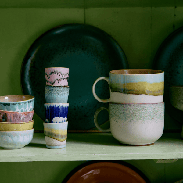 70s ceramics: tea cup, glint