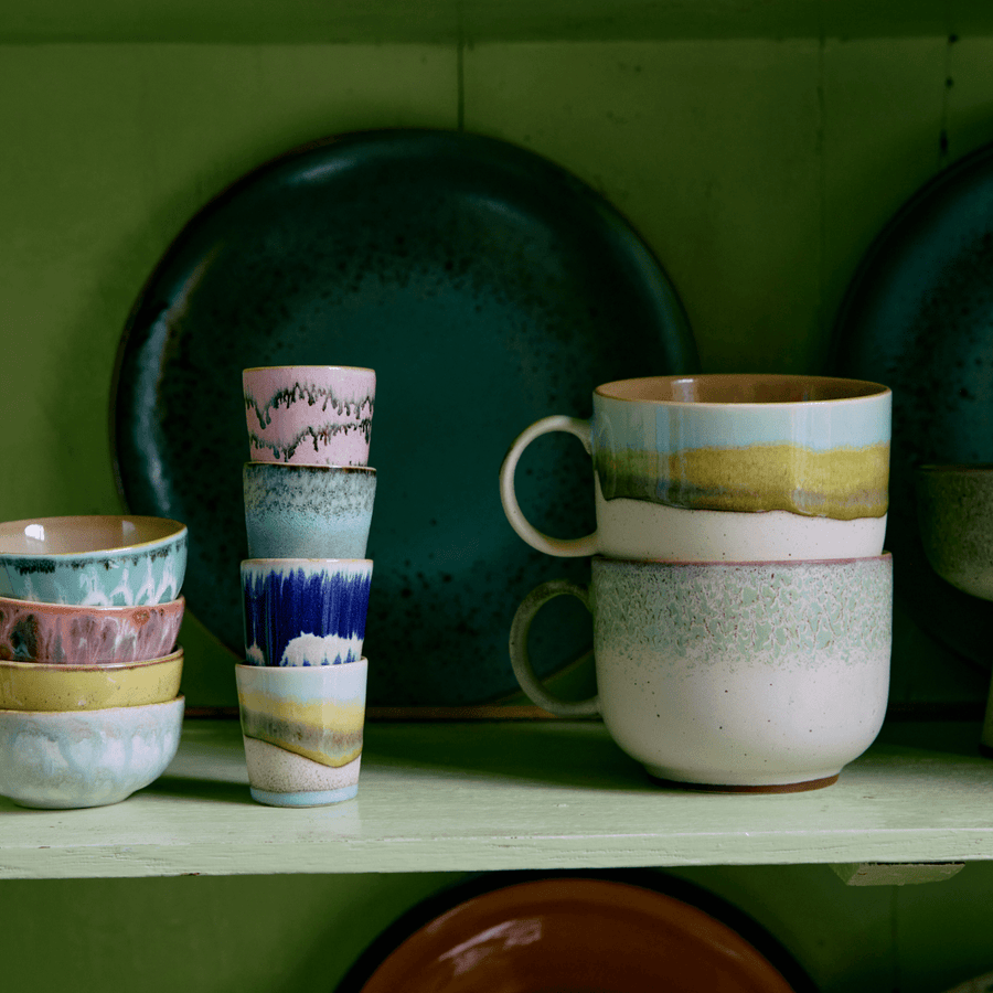 70s ceramics: tea cup, glint