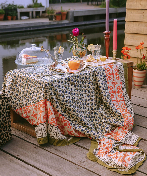 Faina throw
