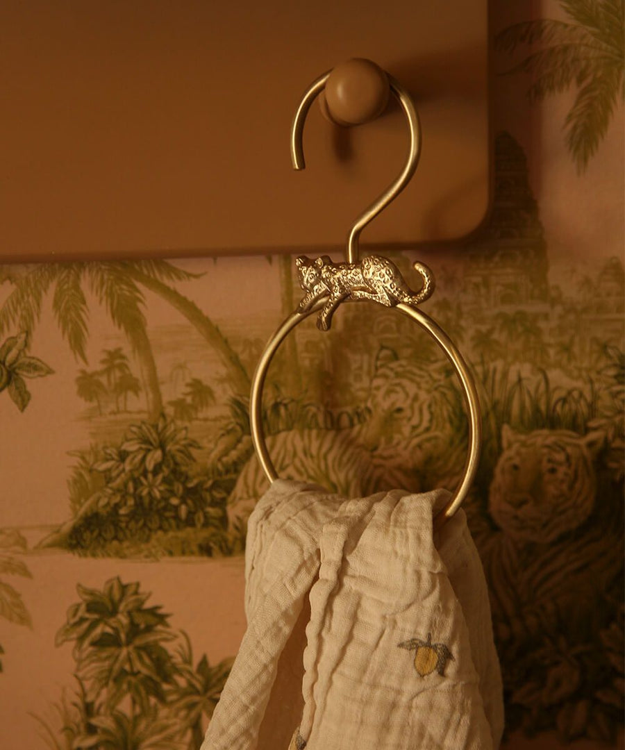 Jenna Leopard round hanger