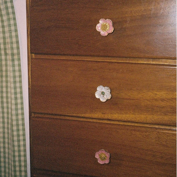 Faye Flower Knob White