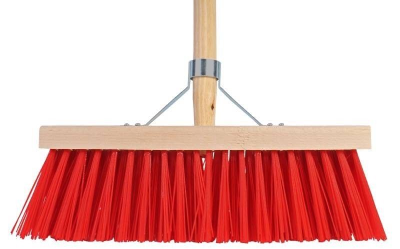 Bezem Nylon 35 centimeter Houten steel 140 centimeter
