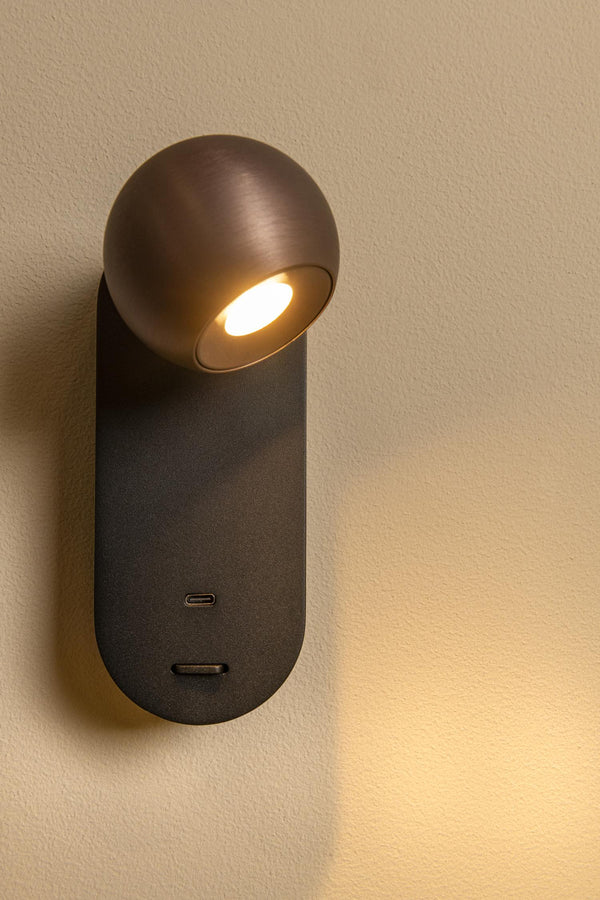 Lucide MONTANA LED-wandlamp met USB-poort, 6 W, 2700–4000 K, koffie