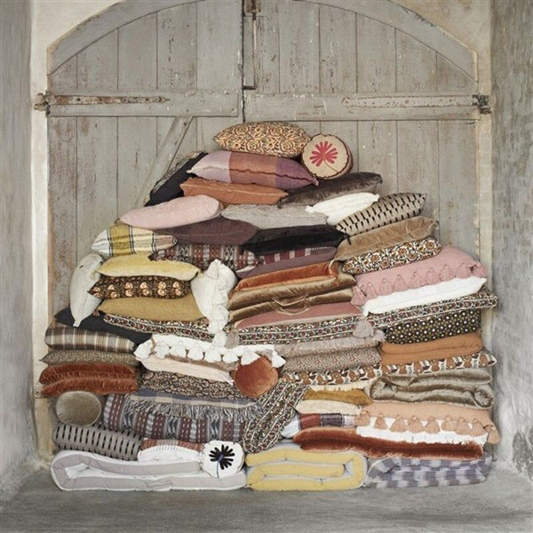Ikat woven cushion cover incl. 50x50 down cushion filler