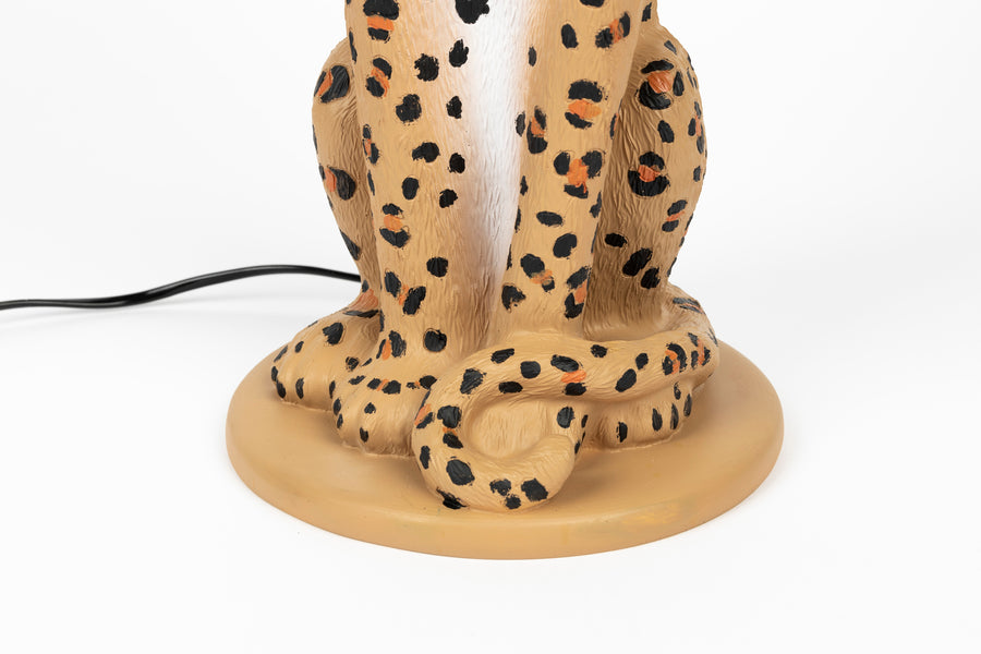 Proudly crowned panther vloerlamp spotted