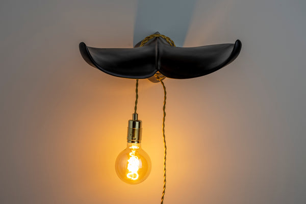 The tail will follow wandlamp zwart