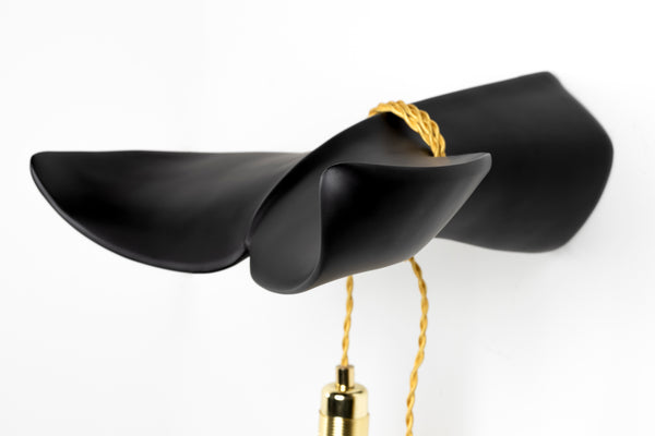 The tail will follow wandlamp zwart