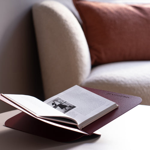 Boekenstandaard Atalanta burgundy