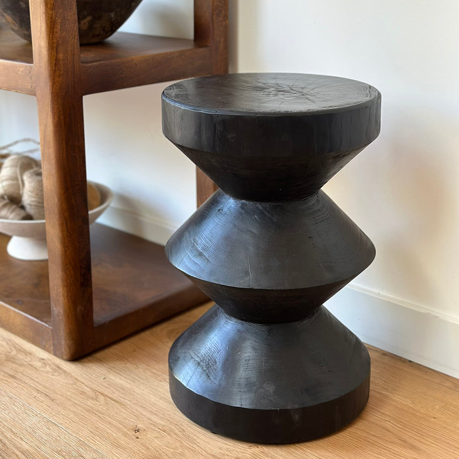 Forma teakhouten bijzettafel Rizo zwart