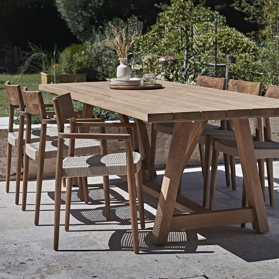 Freya donker teakhouten tuinstoel met armleuning Naturel set van 2