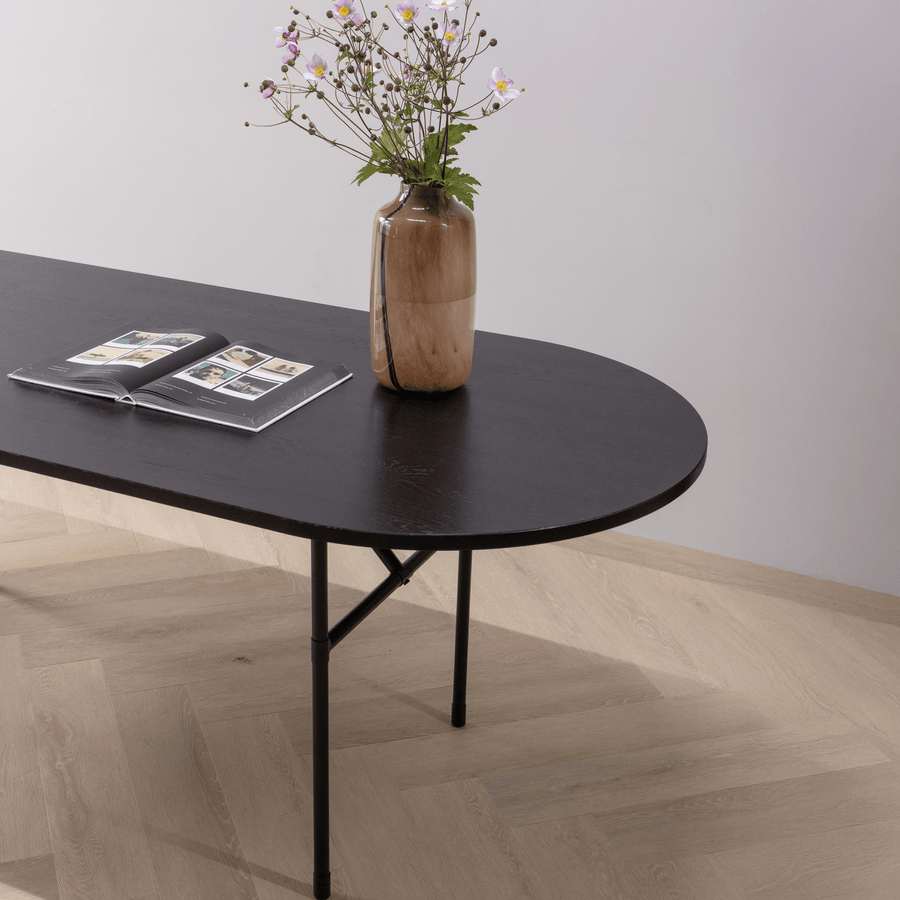 ARTHUR EETTAFEL OVAAL MET H-POOT EIKEN ZWART [fsc]