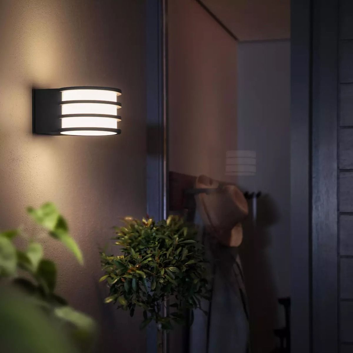 Wandlamp Hue Outdoor Lucca